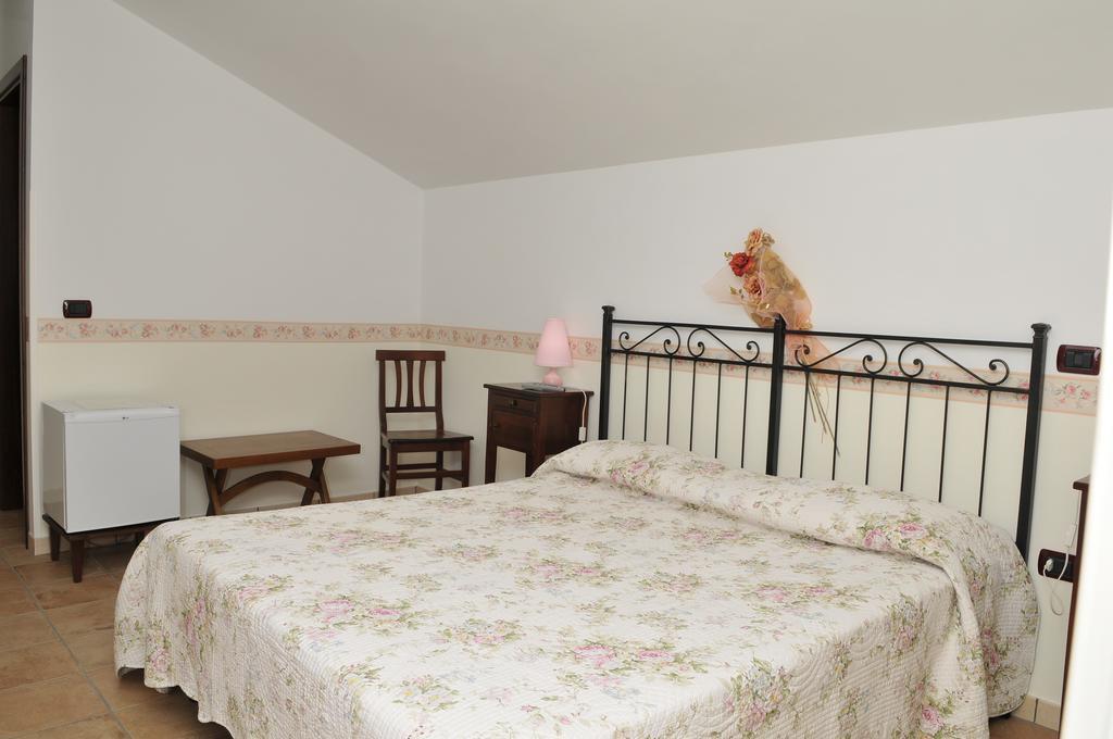 B&B L'Eucalipto Paola Cameră foto