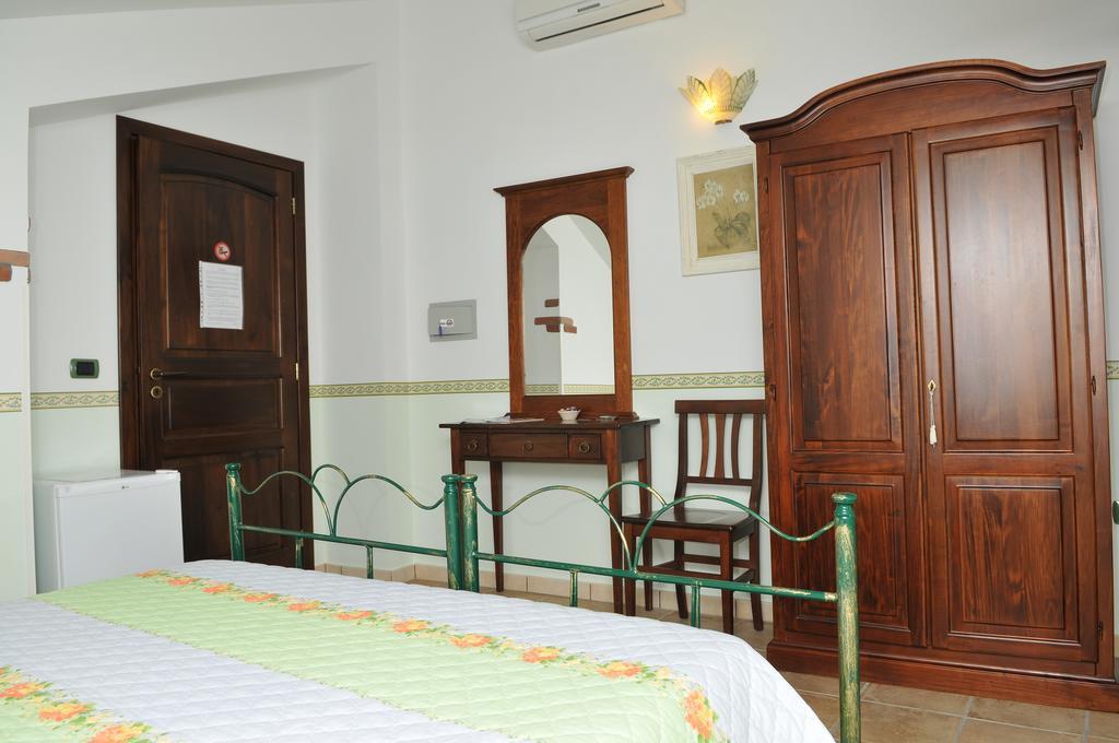 B&B L'Eucalipto Paola Cameră foto