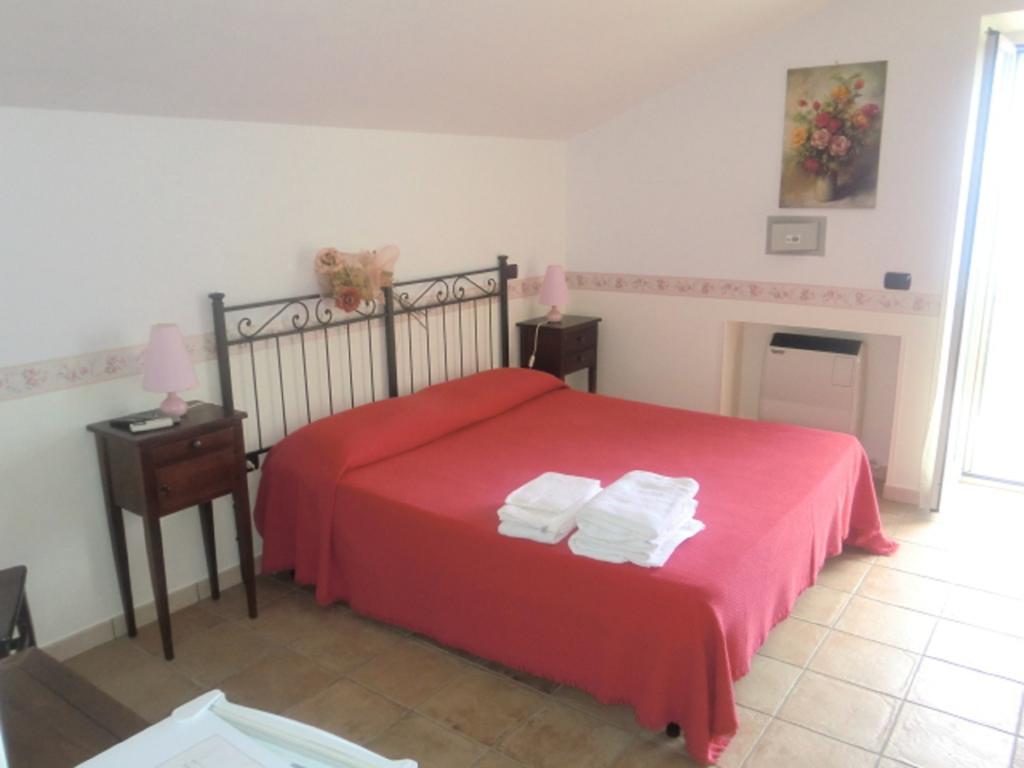 B&B L'Eucalipto Paola Cameră foto